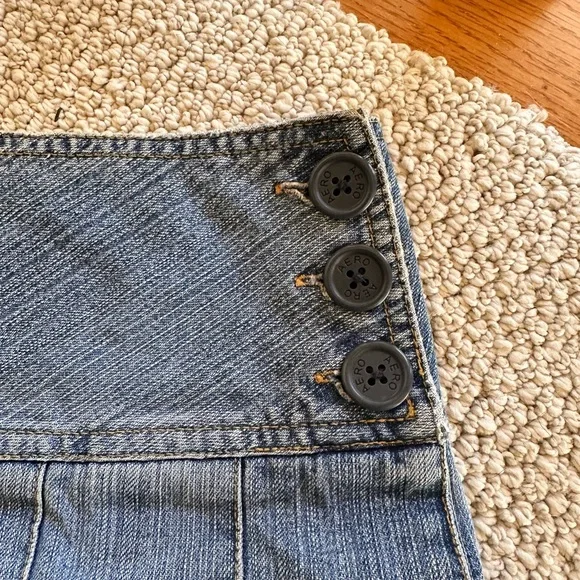 SOLD Vintage 2000’s Aeropostale Pleated Denim Skirt - Picture 3 of 6